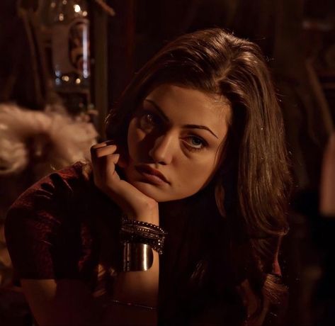 Faye Chamberlain Icons, Hailey Marshall, Faye Chamberlain, Jaina Solo, Twilight Dr, Hayley The Originals, Secret Circle, Autumn Fits, Phoebe Tonkin