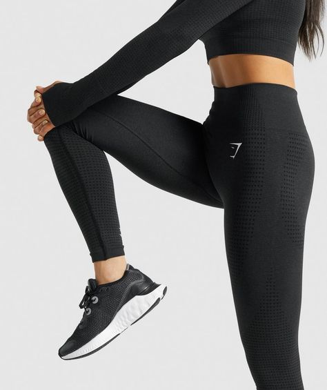 Sportswear Photoshoot, Black Workout Outfit, Athleisure Photoshoot, Gymshark Outfit, Sport Vibes, Gymshark Vital Seamless, Black Nike Shoes, Water Energy, Gymshark Leggings