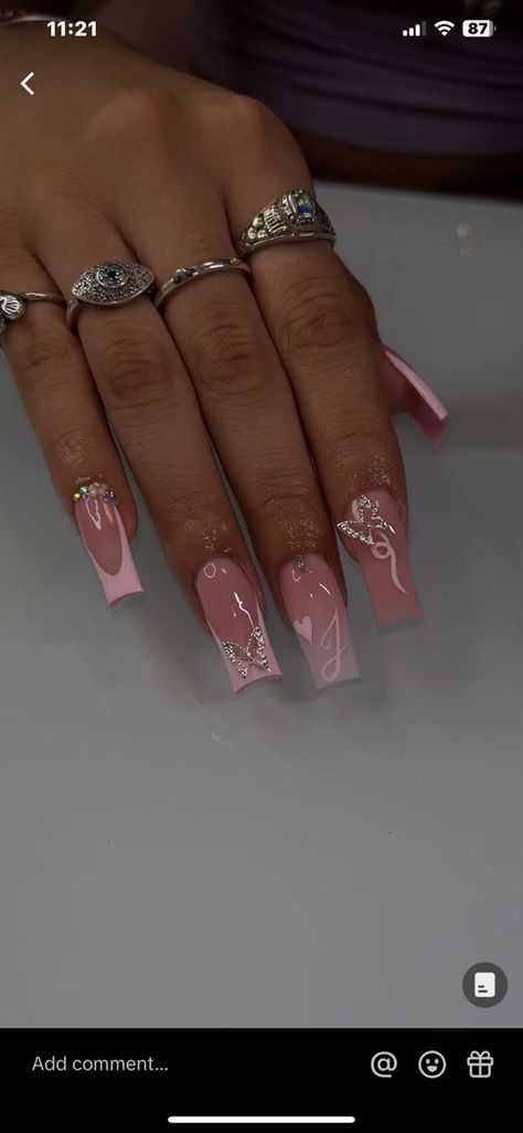 Cursive E On Nails, Spring Nails With Initials, Nails S Initial, Nails Acrylic J Initial, Birthday Nails With Initial, Acrylic Nail Initial Designs, Nail Ideas With J Initial, Prom Nails With Initial, Nails With J On It