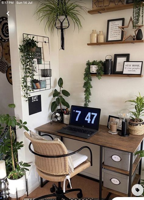 Small Office Decor, Desk With Shelves, Wendy House, Hiasan Bilik Tidur, Cozy Home Office, Industrial Desk, Clean Space, Home Office Setup, Home Office Space