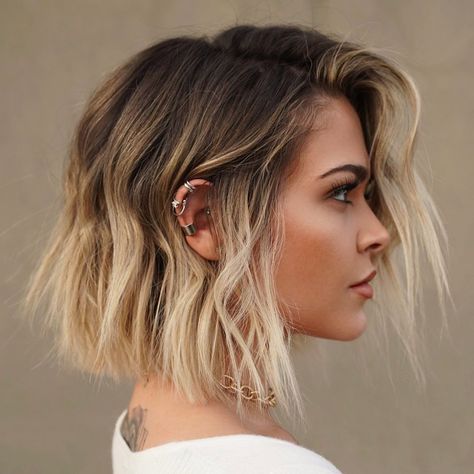 Cool Blonde Hair, Balayage Hair Blonde, Short Hair Balayage, Brown Blonde Hair, Hair Balayage, Trending Haircuts, Short Hair Styles Easy, Hair Envy, Hair Color Trends