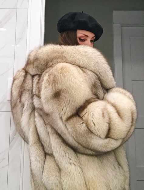 Fur Street Style, Girls Fur Coat, Girls Fur, Fabulous Furs, Fur Coat Vintage, Vintage Trends, Fox Fur Coat, Vintage Fur, White Fur