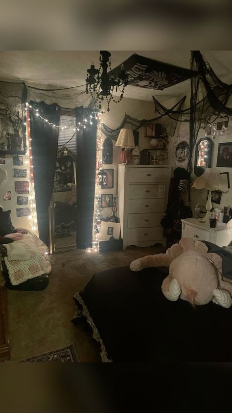 Darker Themed Bedroom, Cute Emo Bedroom, Dark Room Bedroom, Small Goth Room Ideas, Goth Room Inspo Aesthetic, Room Ideas Apartment Bedroom, Dark Room Inspo Grunge, Room Ideas For Slanted Ceilings, Goth Room Inspiration