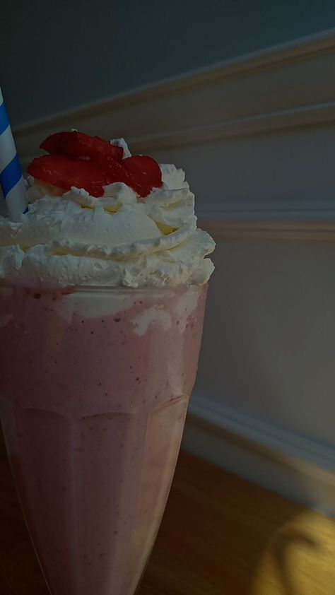 Milk Shake Aesthetic, Strawberry Milkshake Aesthetic, Strawberry Milk Aesthetic, Strawberry Shakes, Shake Strawberry, Phone Widget, Strawberry Shake, Strawberry Milkshake, Milk Shakes