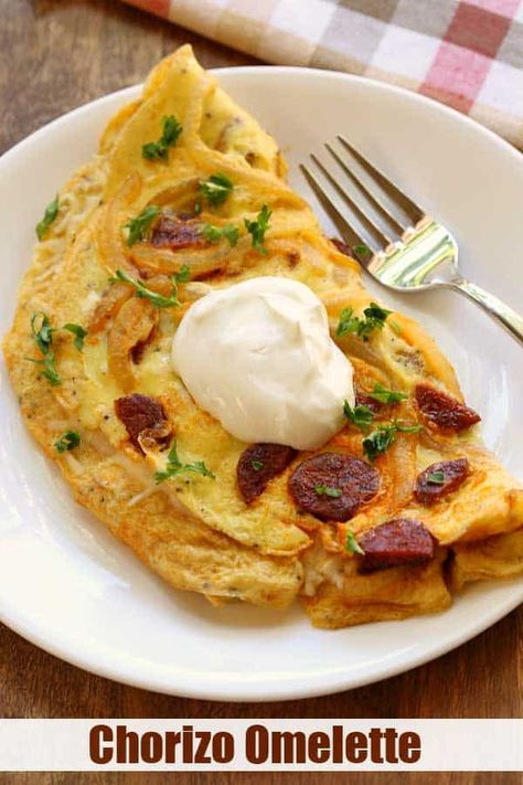 Chorizo Omelette Recipes, Chorizo Recipes Breakfast, Spanish Chorizo Recipes, Chorizo Omelette, Ham And Cheese Omelette, Chorizo Breakfast, Chorizo And Potato, Breakfast Omelette, Chorizo Recipes