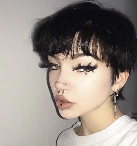 Shark Bites Piercing Aesthetic, Tip Of Tongue Piercing, Buzzcut Regrowth, Symmetrical Facial Piercings, Face Peircing, Face Piercings Women, Sadistic Smile, Face Piercing Ideas, Piercing Inspo Face