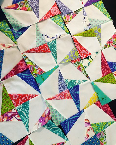 Tula Pink Quilt Patterns Free, Confetti Quilt, Confetti Quilt Pattern Free, Confetti Quilt Pattern, Kite Quilt Block Patterns, Tula Pink All Stars Quilt, Equilateral Triangle Quilt Pattern Tula Pink, Tula Pink Daydreamer Quilt, Free Paper Piecing Patterns