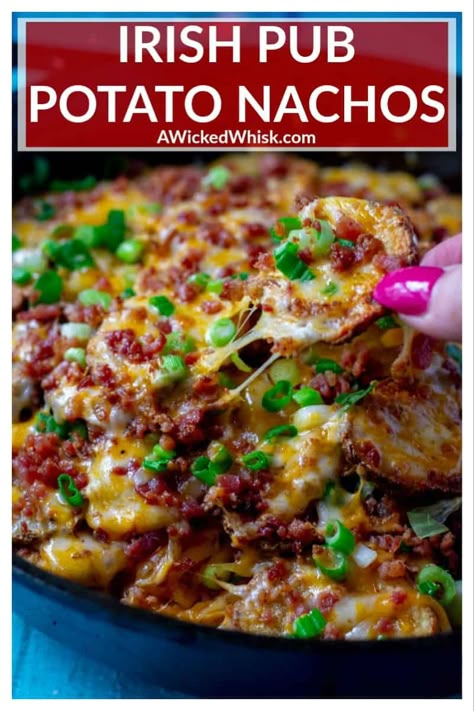 Recipes With Alcohol Food, Easy English Recipes, Irish Potato Nachos, Irish Meal Ideas, Meals With Green Onions, Irish Recipes Authentic Dinner, St Patrick's Day Dinner Ideas, Irish Dishes Easy St Patrick, St Paddys Day Food Appetizers