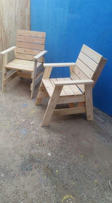 Pallet Furniture Bench, Kursi Outdoor, Wood Chair Diy, Pallet Chair, Wooden Pallet Furniture, Furniture Cheap, Woodworking Furniture Plans, Wooden Chairs, Outdoor Furniture Plans