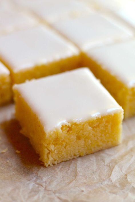 Lemon Blondies | 12 Tomatoes Lemon Blondies, Poured Icing, Homemade Lemon Bars, Bomb Cake, Blondie Bar, Lemon Bars Recipe, Blondies Recipe, Dessert Bar Recipe, 12 Tomatoes