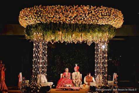 Rachna Shah and Shreshth Sipani, The Ritz-Carlton Pune Mandap Wedding, Mandap Ideas, Floral Mandap, Rustic Arrangements, Flower Garland Wedding, Lights Decor, Mandap Decor, Desi Wedding Decor, Bright Decor