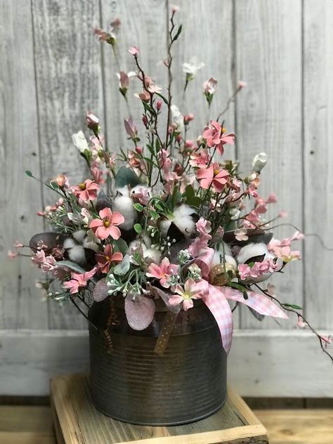 Retirement Floral Arrangements, Tin Can Floral Arrangements, Country Floral Arrangements, Easter Floral Arrangements, Diy Silk Flower Arrangements, Decor Small Living Room, Vase Ideas, Fake Flower Arrangements, Easter Flower Arrangements