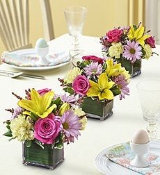 dining table flower arrangement Easter Flower Arrangements, Table Flower Arrangements, Easter Centerpiece, Easter Specials, Spring Centerpiece, Diy Arrangements, Easter Lily, Holiday Flower, Easter Flowers