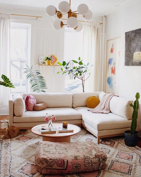 11 Living Rooms You'll Want to Copy Immediately | The Everygirl Apartment Therapy Living Room, Modern Boho Living Room, Brooklyn Apartment, Bedroom Walls, Bohemian Colors, Living Room Design, Boho Living, Décor Diy, Boho Living Room