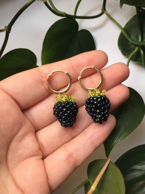 Blackberry Earrings, Beads Fruit, Beaded Fruit, Craft Clay, Fruit Earrings, Handmade Earrings Beaded, Handmade Glass Beads, Funky Jewelry, Handmade Jewelry Diy