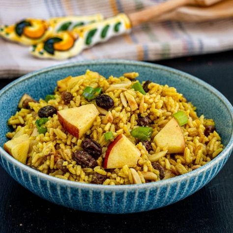 Curried Rice Salad with Apples and Raisins - Manila Spoon Curried Rice Salad, Curried Rice, Salad With Apples, Curry Seasoning, Rice Salad Recipes, Apple Chicken, Seasoning And Spice, Curry Rice, Healthy Bowls