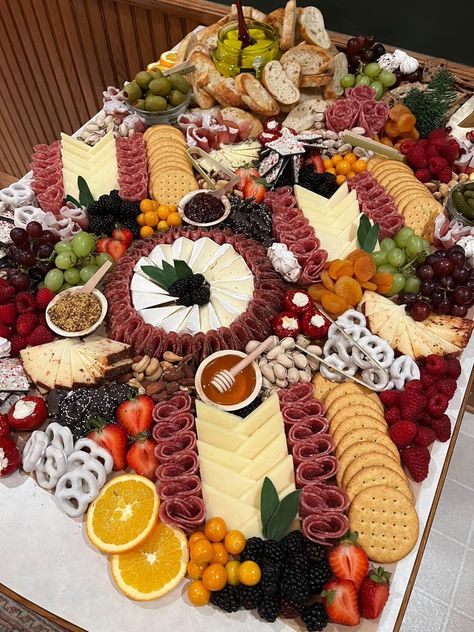 Football Grazing Table, Cowgirl Charcuterie Board, Western Charcuterie Board, Long Charcuterie Board Ideas, Fancy Taco Bar, Big Charcuterie Board, Desert Charcuterie Board, Charcuterie Board Large, Gingerbread House Ideas