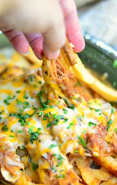 Pulled BBQ Pork Loaded Fries |   from willcookforsmiles.com Pulled Bbq Pork, French Fries Loaded, Chili Fries, Will Cook For Smiles, Diner Food, Loaded Fries, Bbq Pulled Pork, Burger And Fries, Poutine