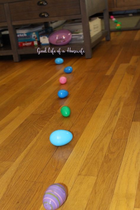 A giant Easter egg hunt is perfect for young toddlers. Leave a trail of small eggs leading to a big egg. #easter #easteregghunt #toddler #toddlerseaster #easterideas #egghuntideas Giant Easter Eggs, Kids Easter Basket, Egg Easter, Crawling Baby, Toddler Easter, Easter Activities, Easter Ideas, The Egg, Sensory Activities