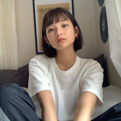 Short Bob Asian Hair, Microbangs Short Hair, Square Bob Haircut, Asian Hair Bob, Square Bob, Short Hair Outfits, Inspiring Pictures, Haircut With Bangs, Bob Hairstyles With Bangs