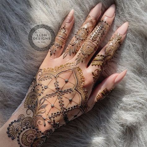 Moroccan Wedding Henna Brides, Henna Designs Fancy, Henna For Wedding Guests, Middle Eastern Henna, Henna Designs Hand Palms, Wedding Guest Henna, Moroccan Henna Designs, Unique Henna Designs, New Mehandi