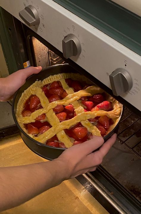 Cooking Era Aesthetic, Making Pie Aesthetic, Pie Baking Aesthetic, Bakeing Girl Aesthetic, Baking Pie Aesthetic, Southern Cooking Aesthetic, Strawberry Pie Aesthetic, Baking Asthetic Picture, Pie Shop Aesthetic