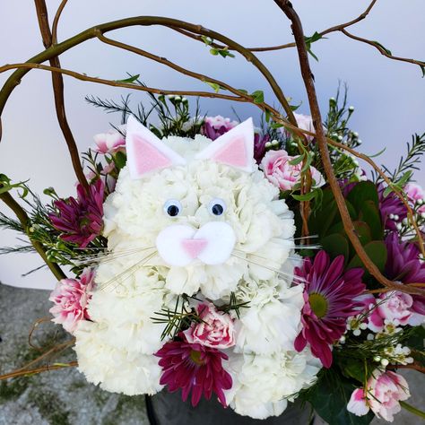 Purrfect Kitty Cat Flower Arrangement Cat Flower Bouquet, Flower Arrangement Workshop, Animal Flower Arrangements, Shower 2023, Birthday Flower Delivery, Mini Carnations, Rose Basket, Flower Arrangement Designs, Unique Flower Arrangements