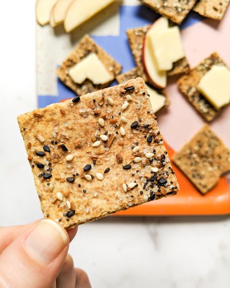 3-Ingredient Everything Bagel Grain Free Crackers (Gluten Free, Vegan) | Liz Moody Almond Meal Crackers, Almond Flour Crackers Vegan, Oat Flour Crackers, Everything Bagel Crackers, Gf Crackers, Crackers Gluten Free, Flaxseed Crackers, Flax Crackers, Flax Seed Crackers