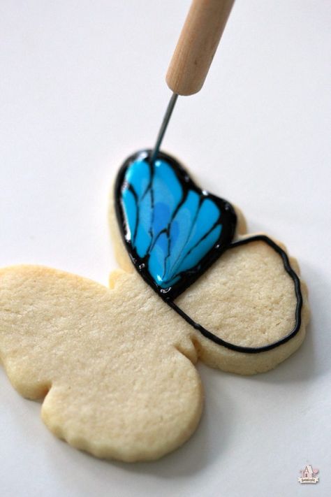 {Video} How to Decorate Butterfly Cookies | Sweetopia Cookies Aesthetic, Butterfly Cookies, Royal Icing Recipe, Spring Cookies, Cookie Tutorials, Sugar Cookie Designs, Summer Cookies, Fancy Cookies, Creative Cookies