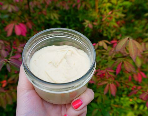 DUPE LUSH R&B Moisturizing Hair Balm | A DIY by The Makeup Dummy Lush Inspired Diy, Lush Dream Cream, Avocado Eye Cream, Diy Body Lotion, Diy Lush, Lush Recipes, Homemade Eye Cream, Moisturizing Hair, Dream Cream