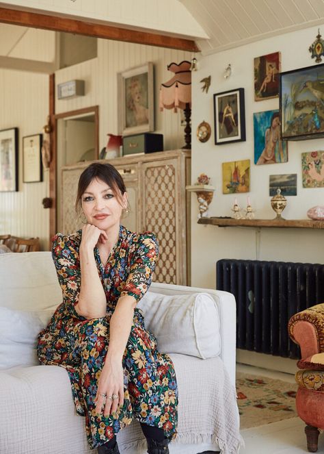 The shifting tides of Pearl Lowe’s style in her Sussex beach house Pearl Lowe Dress, Small Barn Ideas, Pearl Lowe, Eclectic Cottage, Happy As A Clam, Vintage Home Accessories, Small Barn, Cream Walls, Beach Shack