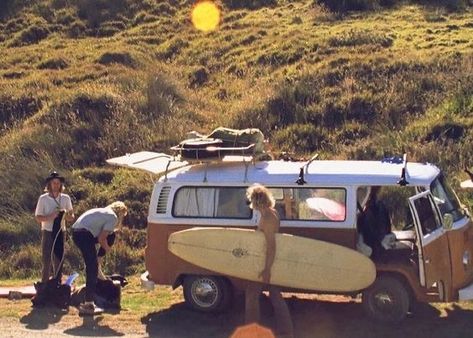 Surfer Chic, Hippy Vibes, Van Lifestyle, Beach Hippie, Outfit Photography, Camping Vibes, Summer Loving, Hippie Life, Insta Pics