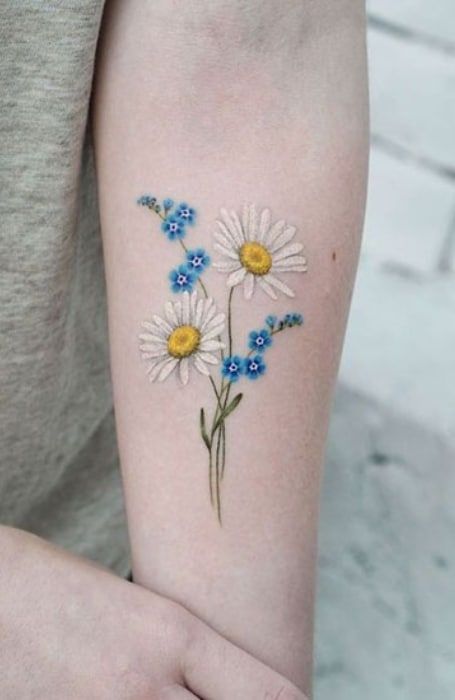 200 Best Tattoo Ideas For Women in 2024 - The Trend Spotter Daisy Tattoo Ideas, Daisy Tattoos, Botanisches Tattoo, Forget Me Not Tattoo, Daisy Tattoo Designs, Daisy Flower Tattoos, Tiny Flower Tattoos, Tattoos Butterfly, Bouquet Tattoo