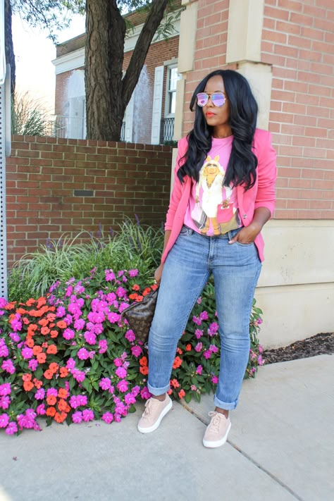 Slacks And Tee Outfit, Game Day Outfit Over 40, Casual Outfits Spring 2024, Graphic Tees Outfit Black Women, Brunch Outfit With Sneakers, Teacher Outfits Sneakers, Fitted Tee Outfit, Casual Friday Work Outfits Spring, Friday Teacher Outfit