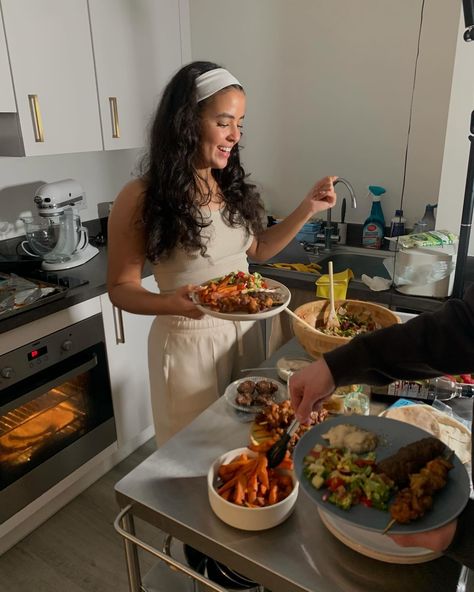 cute girl enjoying meal with friends Food Cooking Aesthetic, Homemade Meals Aesthetic, Home Chef Aesthetic, Home Cooking Aesthetic, Cooking Photoshoot, Home Cooked Meals Aesthetic, Aesthetic Cooking, Cooking Aesthetic, Chef Aesthetic