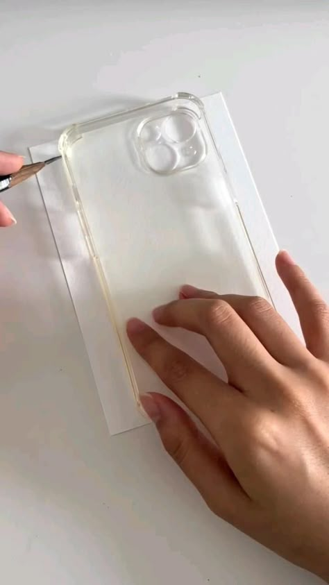 Try this easy painting tutorial 🖌️ Phone Case Diy Paint, Diy Phone Case Design, Seni Dan Kraf, Instagram Painting, Diy Iphone Case, Art Decor Diy, Pretty Phone Cases, Cases Diy, Book Art Diy