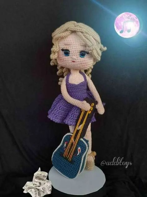 Get Ready to Craft Your Very Own Mini Taylor Swift – Crochet Crochet Taylor Swift Doll Pattern, Taylor Swift Crochet Pattern Free, Crochet Taylor Swift Doll, Taylor Swift Crochet Ideas, Taylor Swift Crochet Pattern, Crochet Taylor Swift, Taylor Swift Crochet, Doll Patterns Free, Cute Amigurumi