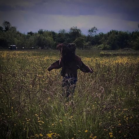 m e  r u n n i n g. t h r o u g h. a  b u t t e r c u p  f i e l d Running In A Field Aesthetic, Running Through Field Aesthetic, Creature Aesthetic, Buttercup Field, Running In A Field, Running Through A Field, 1d Songs, Music Cover Photos, Music Cover