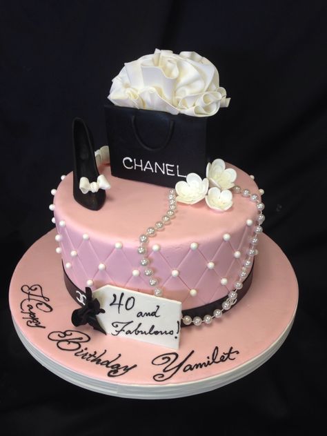 Fotos De Raelis Em Printable Stickers | Bolo Chanel, Bolo Pink And Black Cake, Chanel Birthday Cake, Chanel Cake, Black Cake, Make Up Cake, 40th Birthday Cakes, Birthday Cakes For Women, Cakes For Women, Fashion Cakes