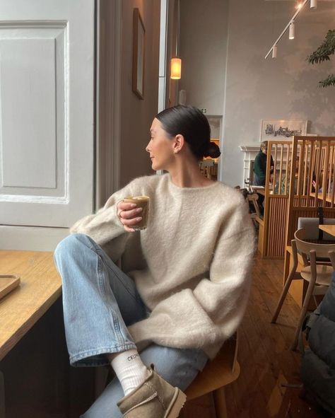 Worst Outfits, Cream Sweater Outfit, Minimalism Clothes, Knit Sweater Outfit, Fall Mood, Cozy Fall Outfits, Cold Outfits, Stockholm Fashion, Outfit Fall