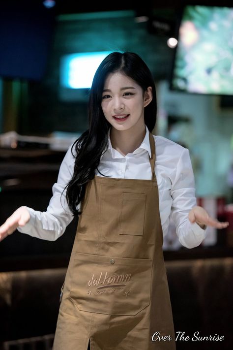 Chaeyoung Fromis, Aespa Edit, Barista Cafe, Chaeyoung Fromis 9, Cafe Barista, Lee Chaeyoung, Mini Cafe, Karina Aespa, Pop Group