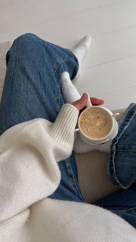 Foto Poses, Autumn Aesthetic, Comfy Cozy, Blue Aesthetic, Cup Of Coffee, Coffee Break, Aesthetic Photo, Girly Things, Dream Life