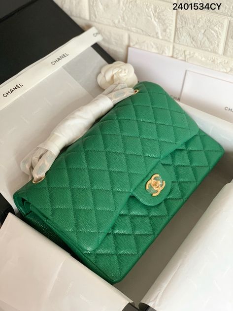 Chanel Bag Green, Green Chanel Bag, Gold Chanel Bag, Green Chanel, Closet Capsule, Phone Green, Chanel Gst, Dream Bags, Chanel Jumbo