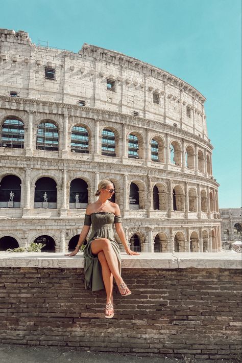 Italy Inspo/Travel - Outfit Inspo for Italy - Coliseum Pic Inspo Rome Colloseum, Rome In December, Europe Outfits Summer, Rome Pictures, Outfits Paris, Italy Vibes, Rome Photo, Travel Pose, Italy Pictures