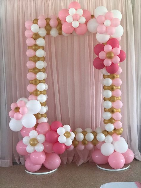 Balloon Decorations With Pictures, Ballon Party Decorations Birthdays, Arch Baloon Decoration, Ballon Arch Idea, Picture Frame Birthday Ideas, Table Arch Balloon, Birthday Photo Frame Ideas, Birthday Balloon Arch Ideas, Ballon Stand Ideas