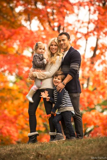 0400-families_merakoh1 Composition Photo, Fall Family Portraits, Fall Portraits, Family Portrait Ideas, Family Pic Ideas, Family Portrait Poses, Family Picture Poses, Fall Pics, Family Photo Pose