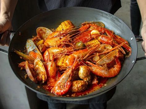 Where to Eat in New Orleans’s Riverbend Neighborhood New Orleans Fall, Red Gravy, Restaurants In New Orleans, Cajun Seafood, Bbq Shrimp, Dinner Restaurants, Sweet Cocktails, Steak And Seafood, Chicken And Shrimp