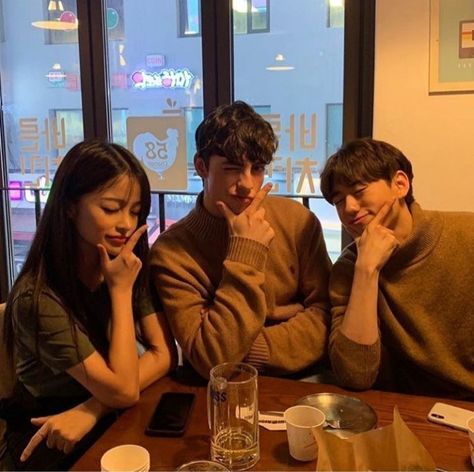 Boy And Girl Friendship, Boy Squad, Kore Ulzzang, Korean Friends, Siblings Goals, Photos Bff, Sibling Poses, Boy Best Friend Pictures, Korean Best Friends