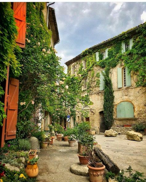 Saignon France City Garden, Beautiful Villages, French Riviera, Old City, Old Town, Provence, Natural Beauty, France, House Styles