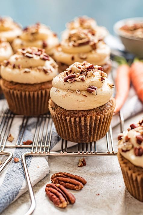 Caramel Pecan Carrot Cupcakes, Brown Butter Cupcakes, Butter Pecan Cupcakes, Carrot Cupcakes Decoration, Butter Carrots, Butter Cream Cheese Frosting, Elegant Cupcakes, Butter Cupcakes, Moist Carrot Cakes